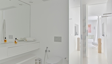 Resa Estates Ibiza villa rental skyhigh house bathroom.jpg